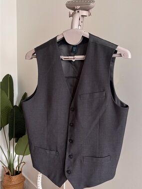 Perry Ellis Men's Charcoal Gray Five-Button Vest